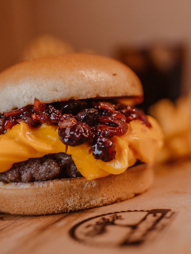 आपकी प्लेट में कैंसर का खतरा? इन फूड्स को कहें ना