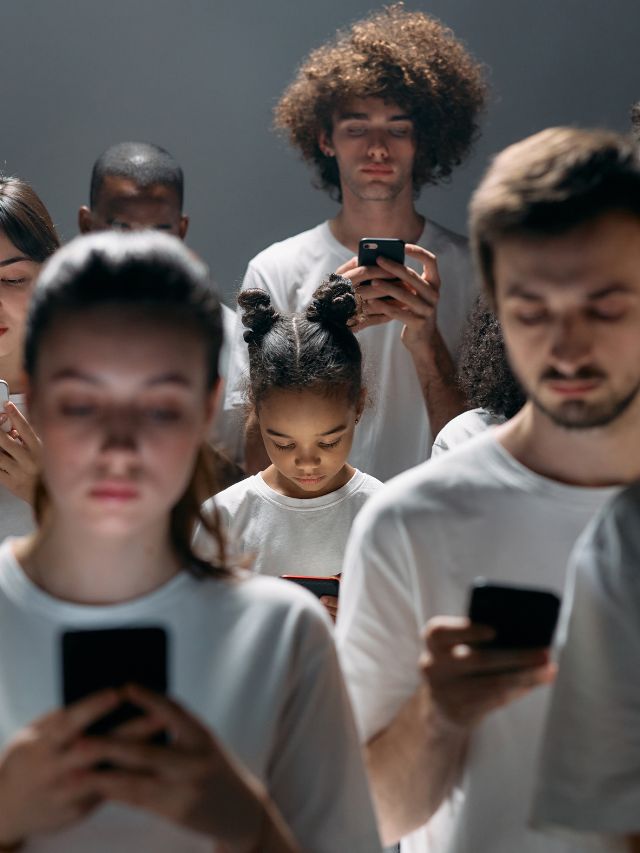 क्या आप ज्यादा मोबाइल इस्तेमाल करते हैं? जानें इसके खतरनाक प्रभाव